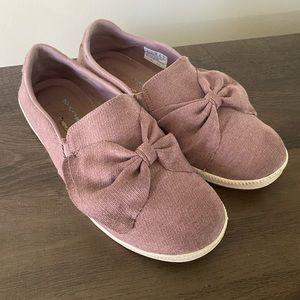 Mauve Skechers with bow